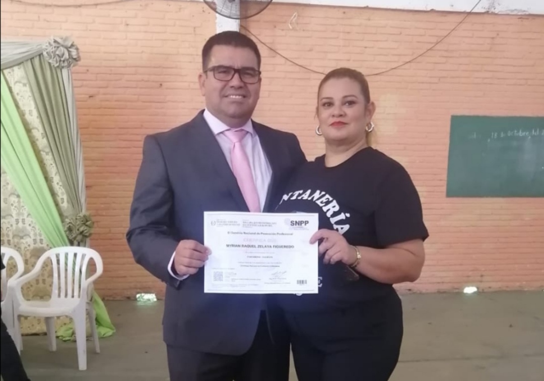 Peluquera y ahora plomera